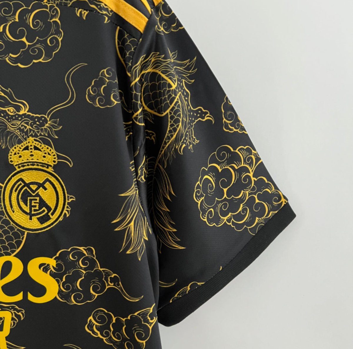 Camisa Edição Especial Real Madrid 23/24 - Gold Dragon - FUTVERSO