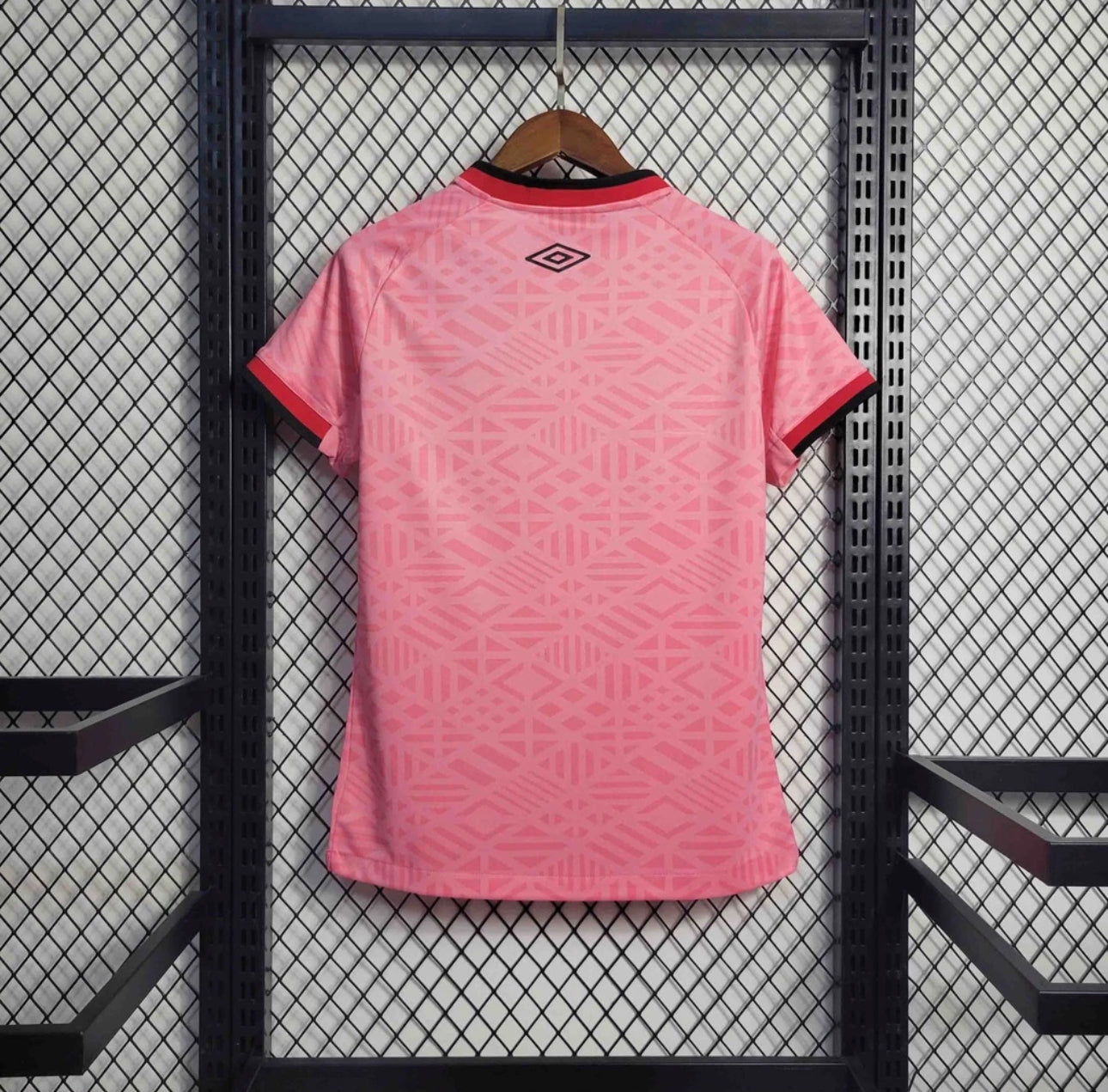 Camisa Sport 23/24 s/n° Outubro Rosa Umbro Masculina - Rosa+Preto