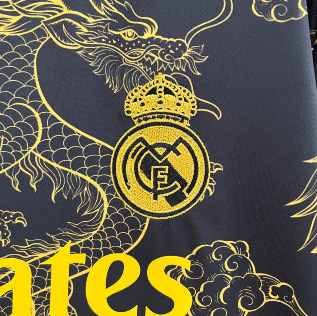 Camisa Edição Especial Real Madrid 23/24 - Gold Dragon - FUTVERSO