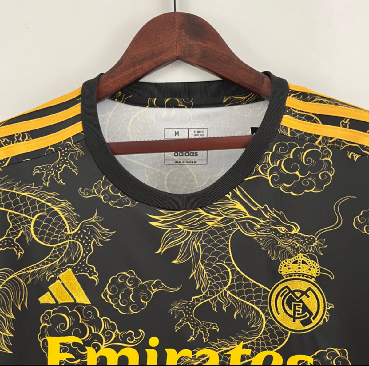 Camisa Edição Especial Real Madrid 23/24 - Gold Dragon - FUTVERSO